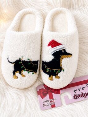 NWT Moodpops Dacshund Slippers Size 7/8